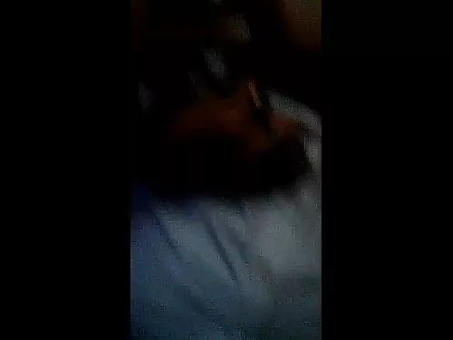 இளம் அழகுடன் மிருகத் ...